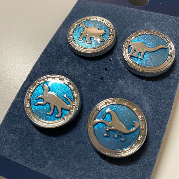 Universal Studios Jurassic World Blue Pin Set New - Picture 9 of 12